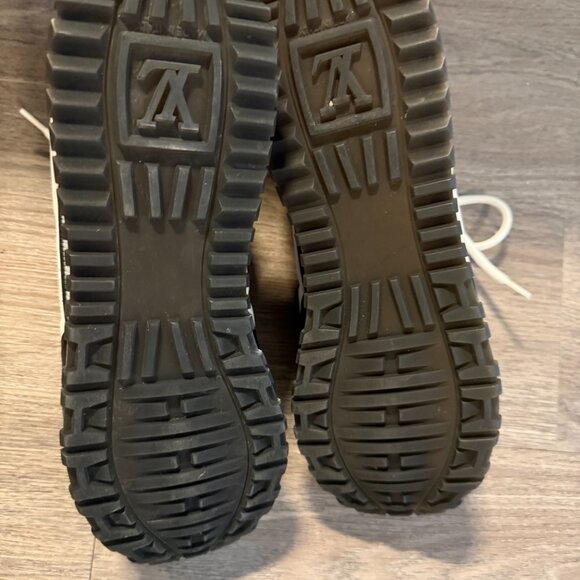 Louis Vuitton Sneakers - Picture 3 of 5